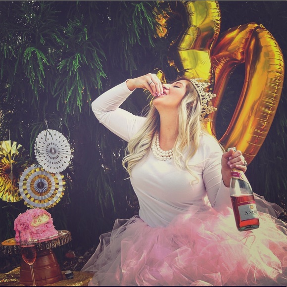 Meet your Posher, Candace - Picture 1 of 7